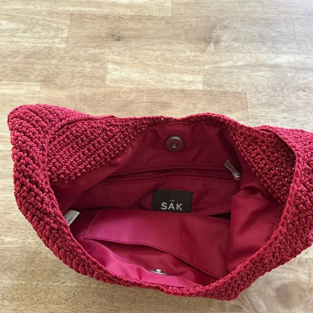 The SAK RED KNITTED SHOULDER SLOUGHY BAG PLUS EXTRA BAG INSIDE